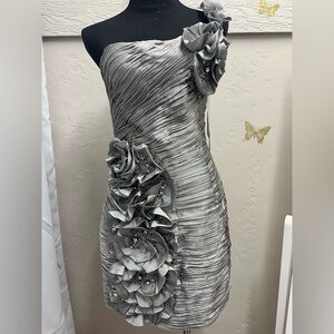 Elegant Gray One-Shoulder Dress with Floral Accents